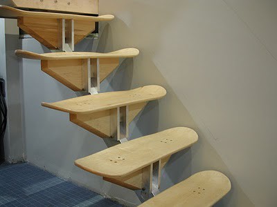ESCALERA PARA LOS AMANTES DE LAS PATINETAS